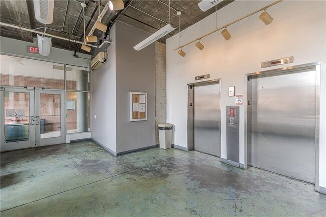 Building Photo - 620 Glen Iris Dr NE