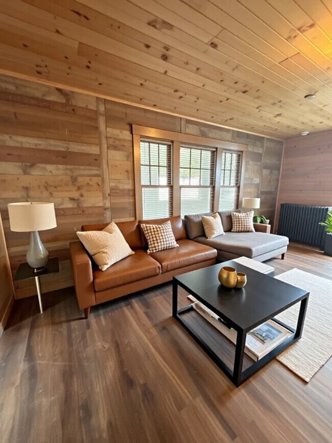 Building Photo - For Rent – Spacious 4-Bedroom Home with Modern Upgrades!
