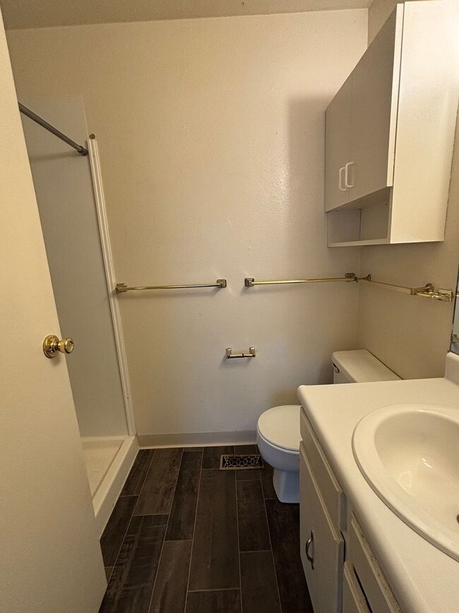 Building Photo - AVAILABLE NOW! 2 Bed 2 Bath - Near Fort Ca...