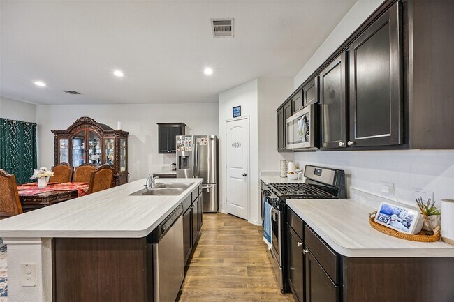 Building Photo - 5102 Hedgerose Ln