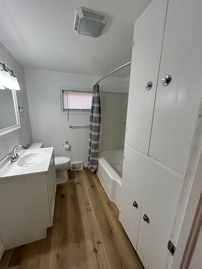 Building Photo - Charming 2 Bed, 2 Bath Home Available in Adel