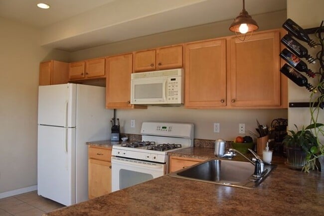 Building Photo - 3 bedroom 2 bath near golf course