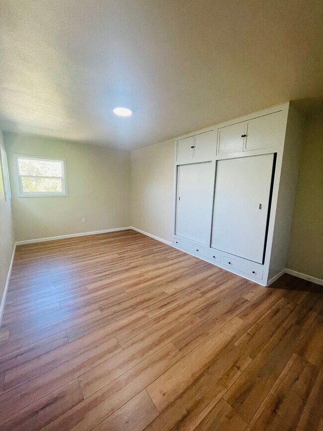 Building Photo - Charming 3-bedroom, 2-bathroom single story home located in the heart of Fillmore