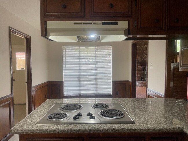 Building Photo - 2274 Woodland Springs St