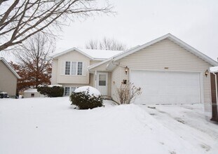 Building Photo - Bright 4 Bed, 2 Bath Home For Rent — Available Now!