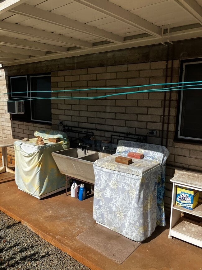 Building Photo - Pets Allowed 1BD 1BA 1PRK - 726 Hausten St Unit B