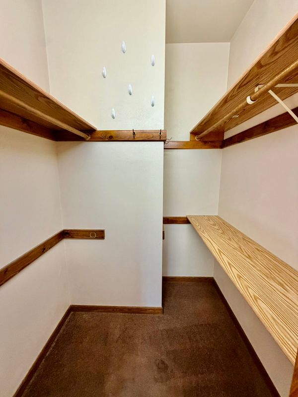 Building Photo - 2585 N Millbrook Rd