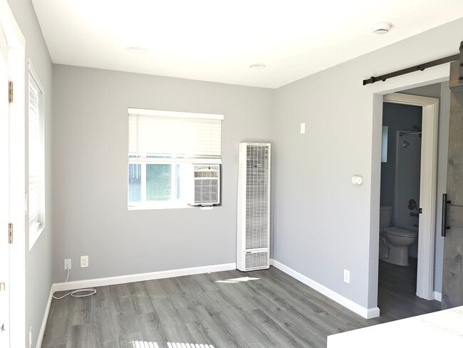 Building Photo - 1 Bedroom 1 Bath Studio For Rent in City H...