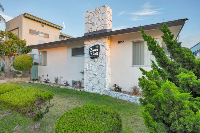 Building Photo - 7832 W Manchester Ave