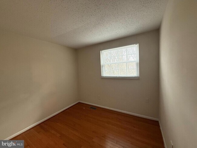 Building Photo - 3288 Wyndale Ct