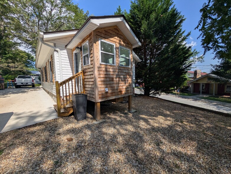 Building Photo - 604 Yarborough St