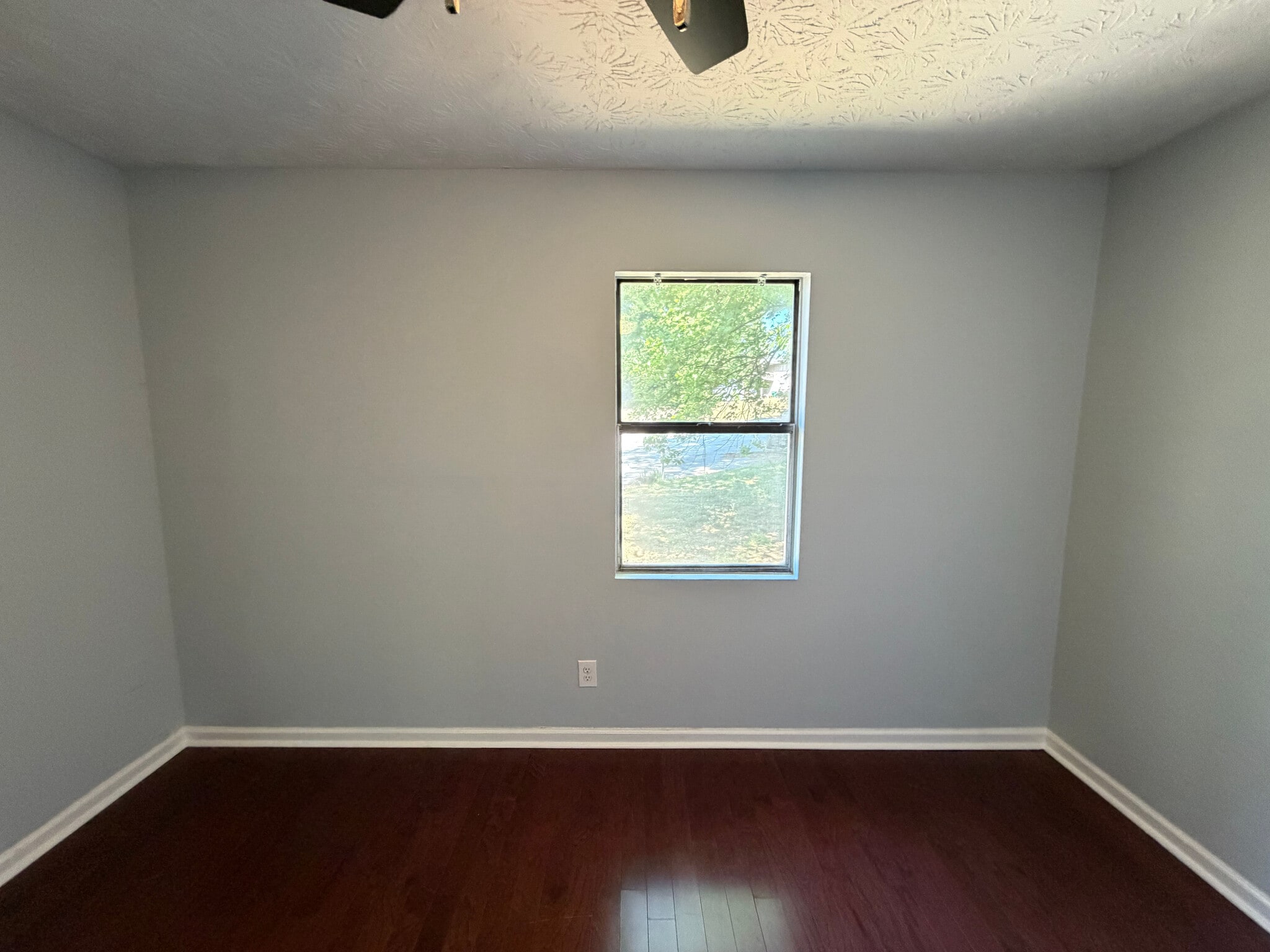 Building Photo - Room in House on Alicia Ct