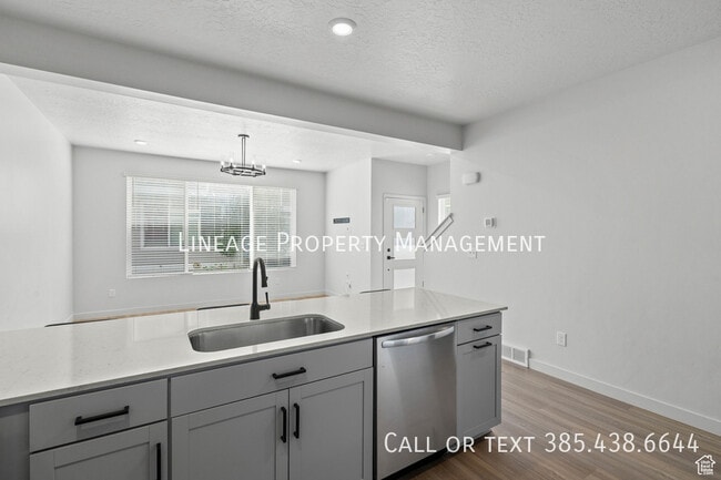 Building Photo - 15524 Trumpet Ln