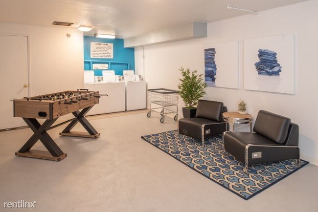 Building Photo - 1 br, 1 bath Apartment - 217 E. Taylor St.