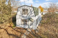 Building Photo - Updated 4-Bedroom 1.5-Bathroom Home in Minneapolis