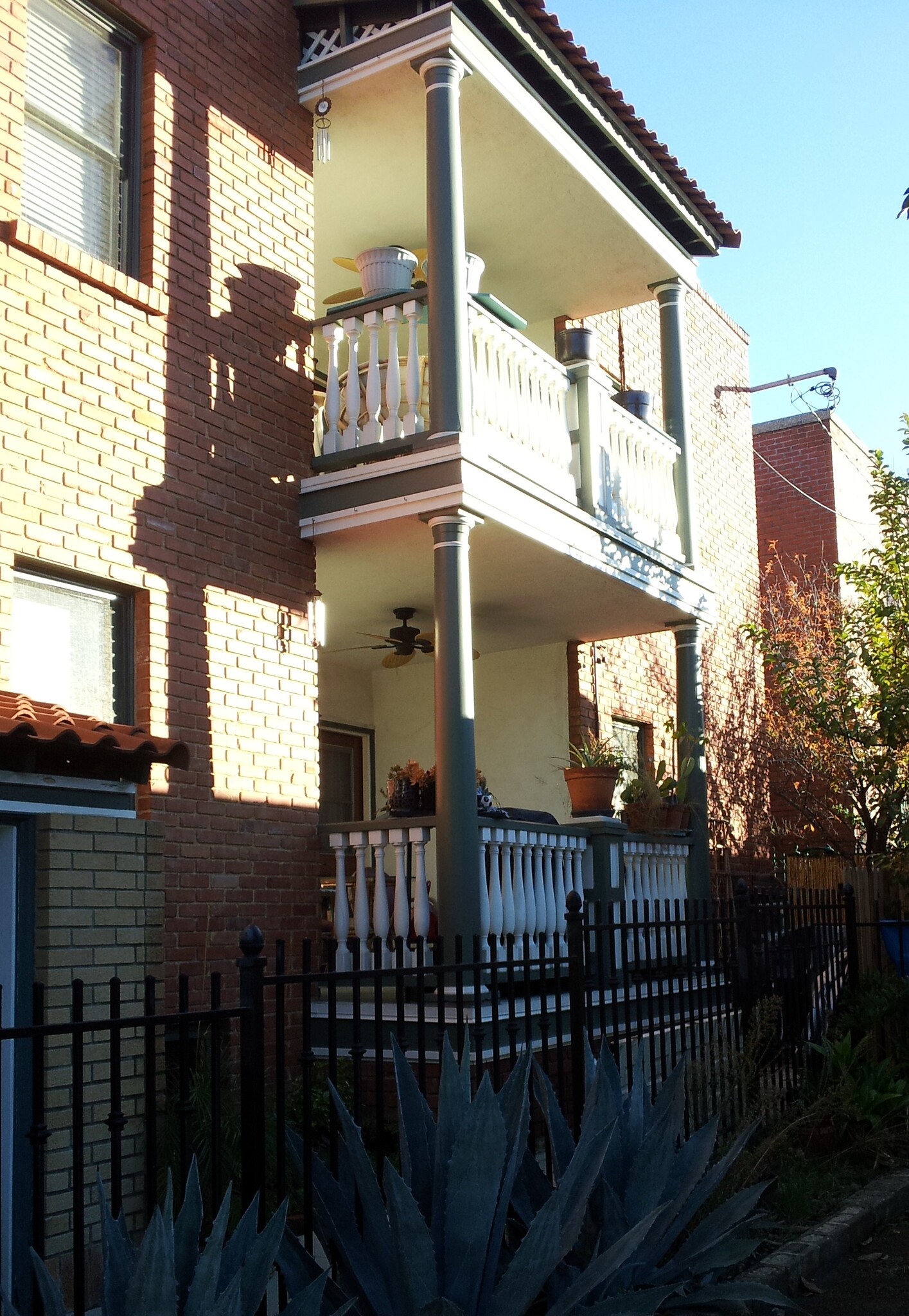 Building Photo - 640 W 8th St