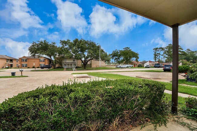 Building Photo - 13603 Ravensway Dr