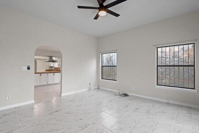 Building Photo - 8500 Mountain View Dr