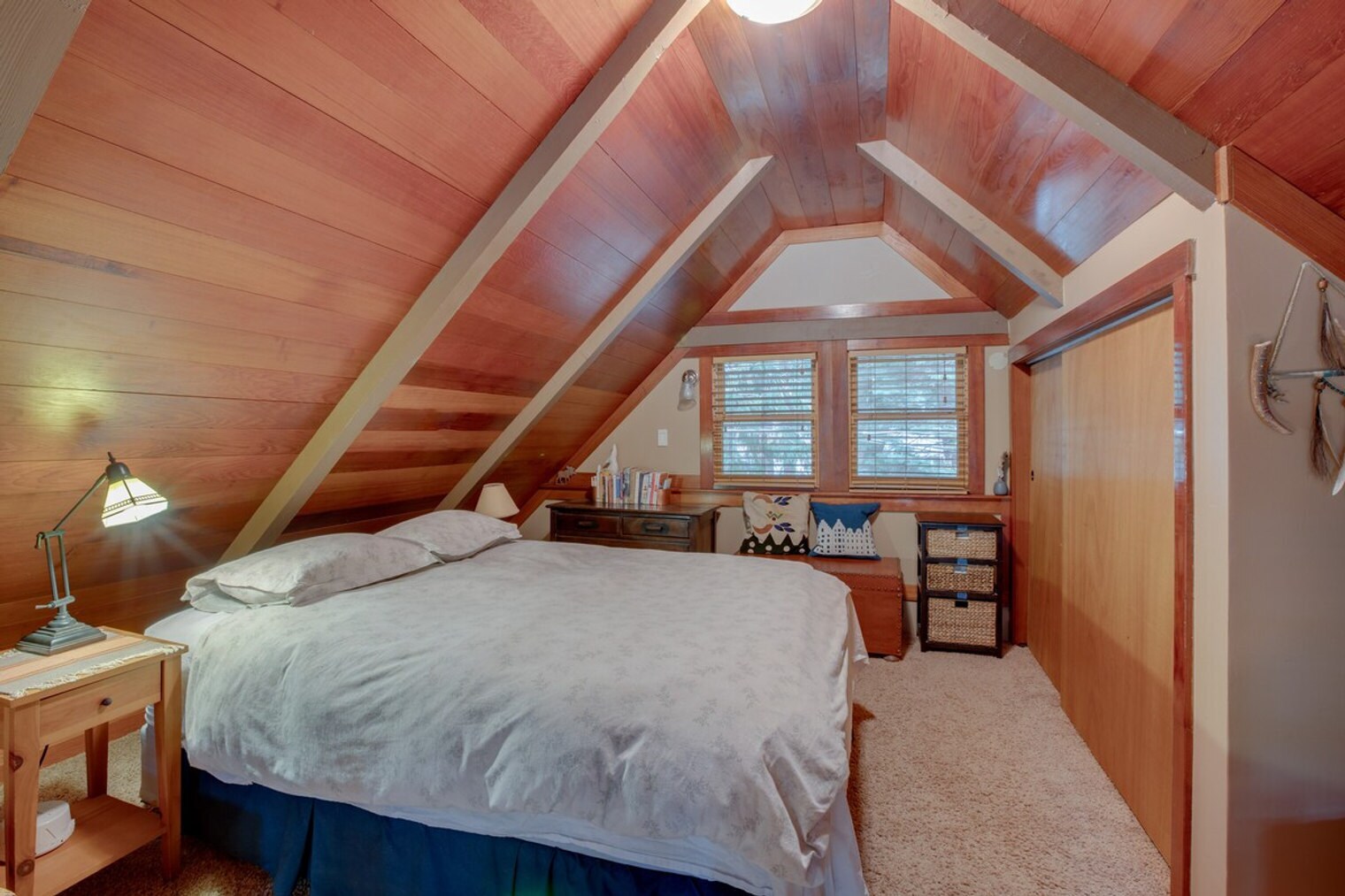 Building Photo - 7040 Bellevue Ave