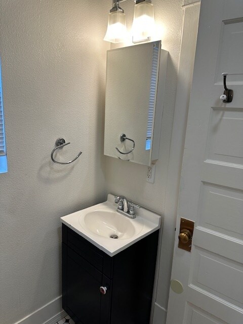 Building Photo - Modesto 3 Bedroom 2 Bathroom Home.