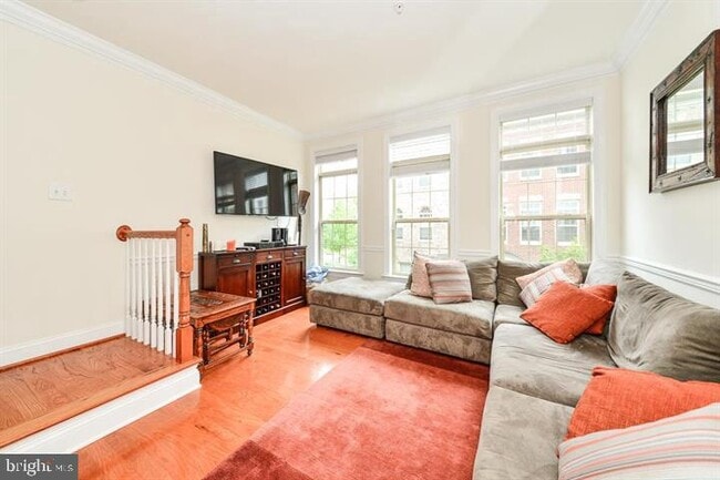 Building Photo - 402 N Thomas St