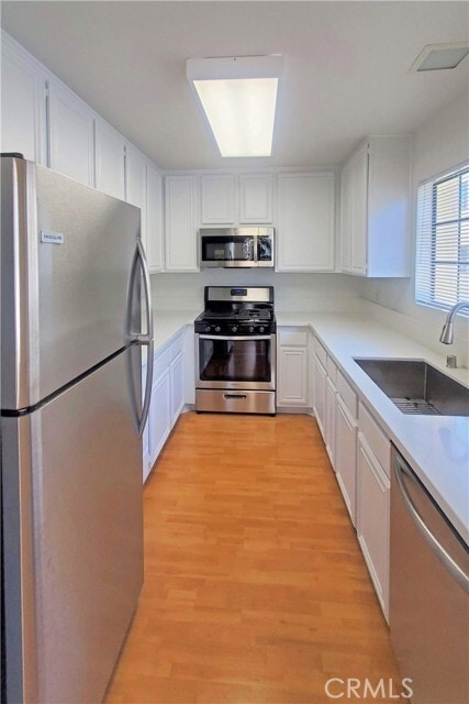Building Photo - 2931 Plaza del Amo