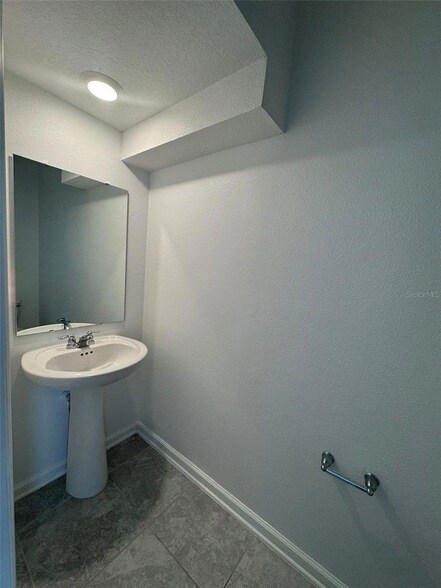 Building Photo - 2667 Skyline Lp