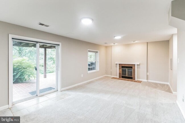 Building Photo - 5335 Lake Cove Ct
