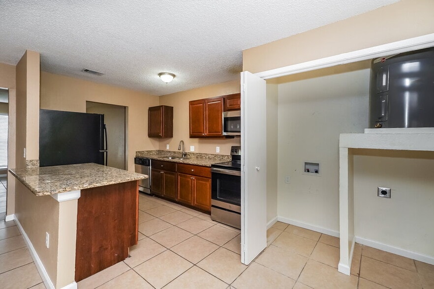 Building Photo - 3713 Arnold Dr