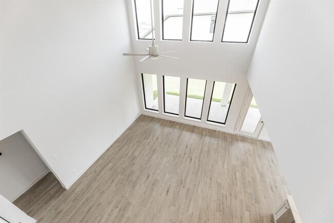 Building Photo - 10902 Overlook Pt Dr