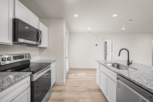 Building Photo - Charming Cottage in Frenship ISD!