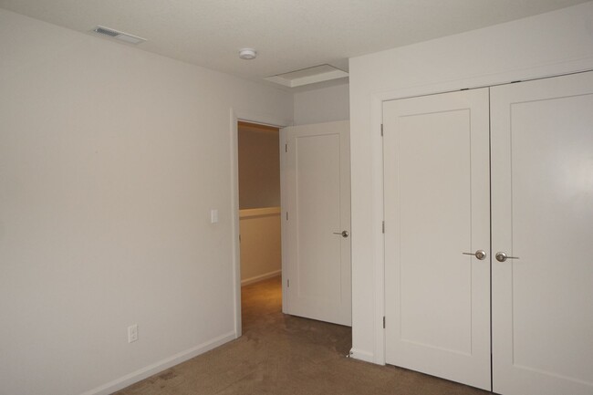 Building Photo - NE Portland 3-bedroom 2.5-bathroom NW Cont...