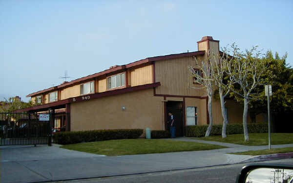 Building Photo - Garden Del Sol Apartments