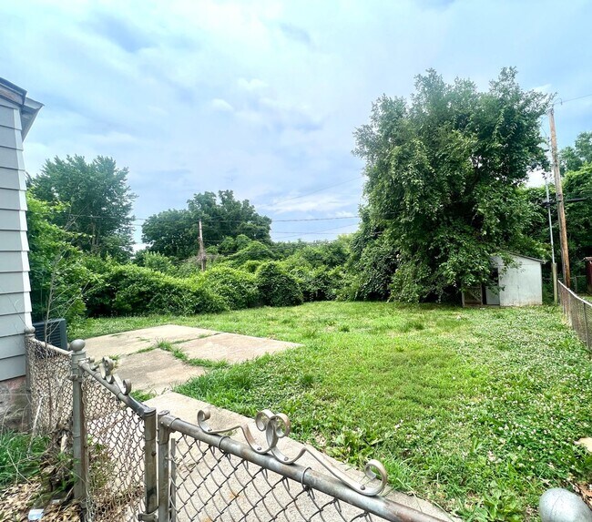 Building Photo - 2921 S Appleton Ave