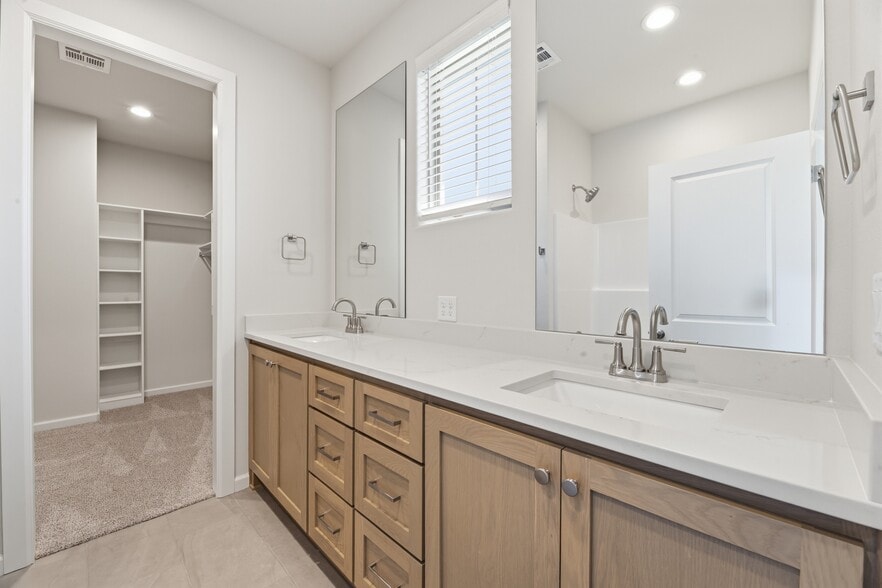 Building Photo - 316 E Elgin St