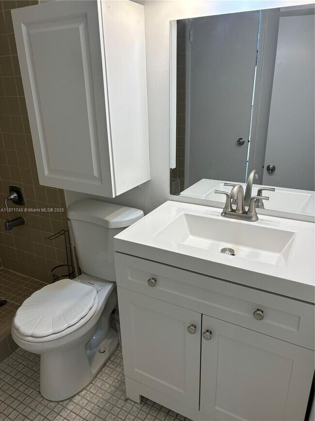 Building Photo - 526 NW 99th Ct