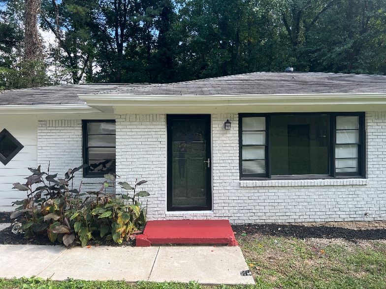 Building Photo - 1982 Rena Cir SW