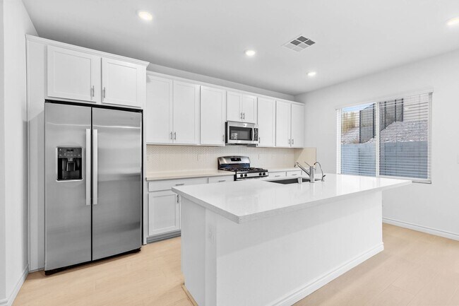 Building Photo - 4469 Sawyer Rdg St