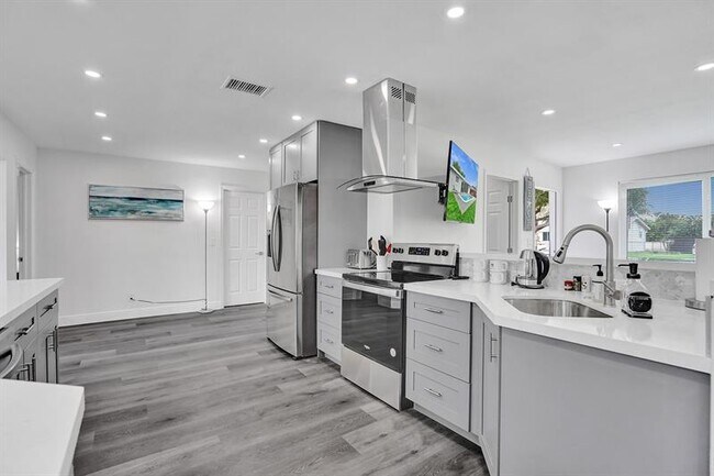 Building Photo - 2114 N 42nd Ave