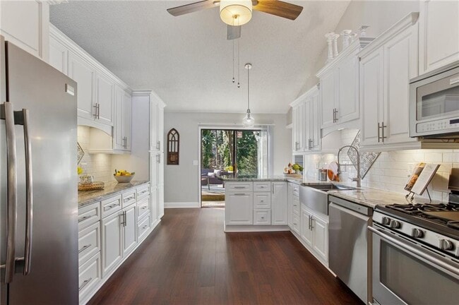 Building Photo - 2238 N River Trail