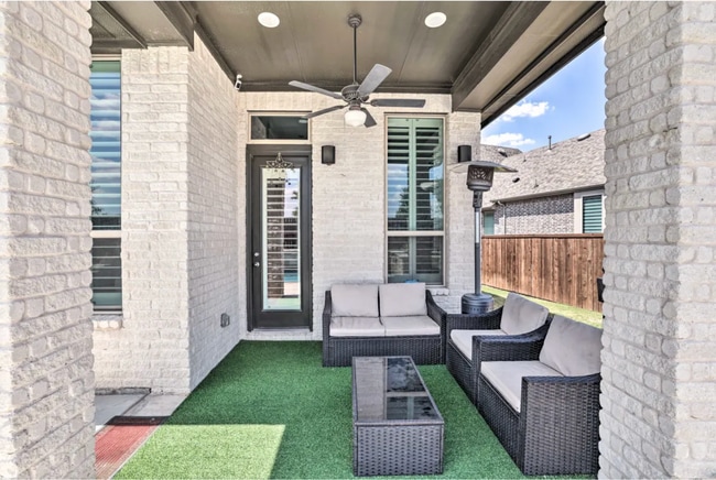 Building Photo - 1563 Jocelyn Dr