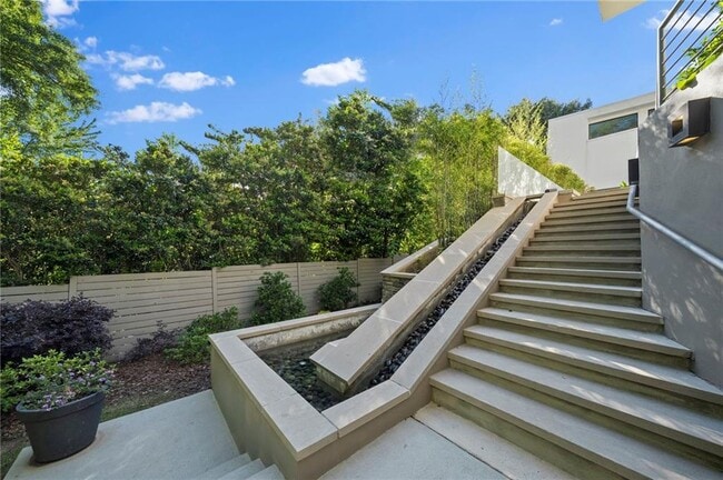 Building Photo - 937 Berkshire Rd NE