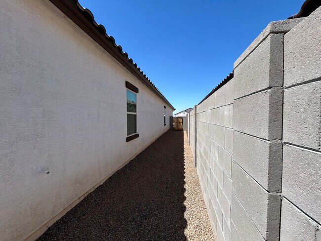 Building Photo - 4 BR, 3 bath, Beautiful Maricopa home in p...