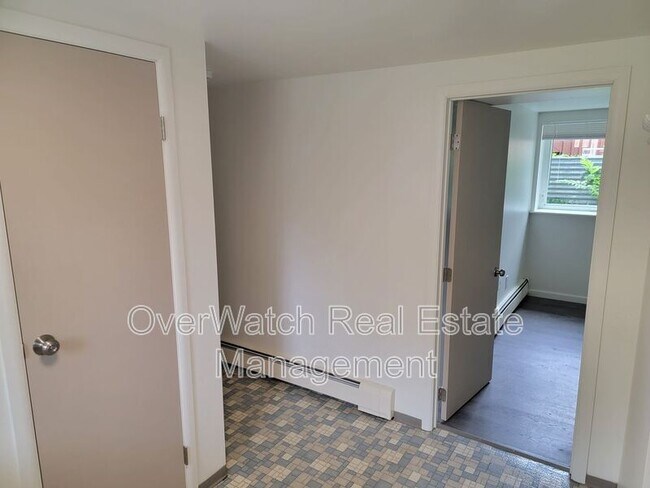 Building Photo - 3405 Oregon Dr