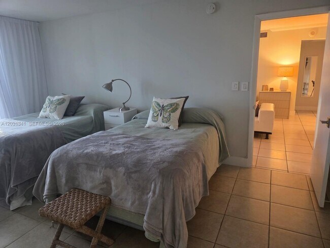 Building Photo - 5555 Collins Ave
