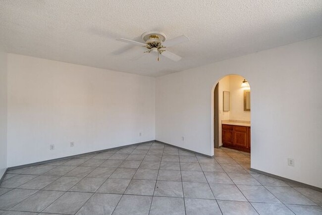 Building Photo - 2434 N Palo Hacha Dr