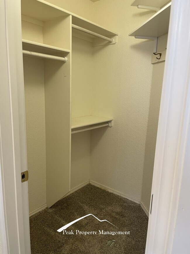 Building Photo - 6196 W Villa Park St