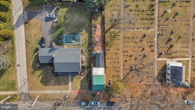 Building Photo - 406 Kings Hwy E