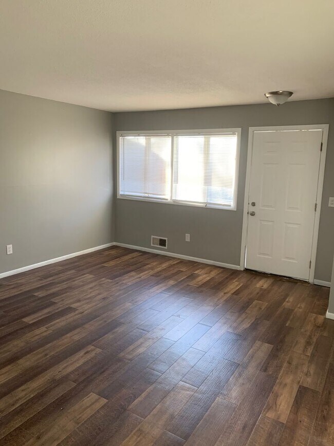Primary Photo - Wonderful 3 Bedroom 1 Bathroom Townhome in...