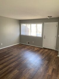 Building Photo - Wonderful 3 Bedroom 1 Bathroom Townhome in...